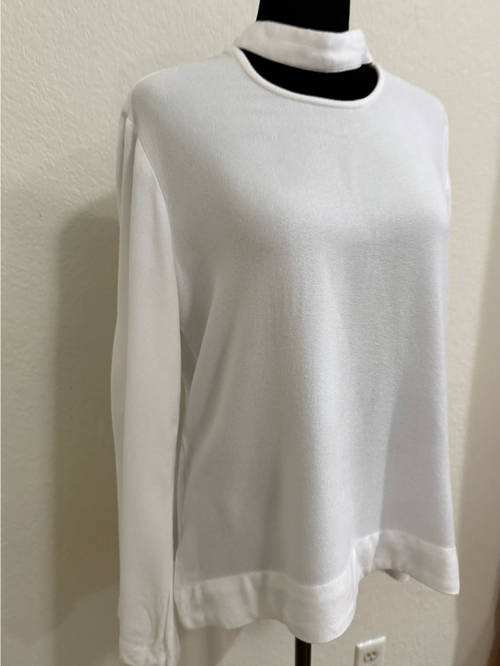 Anthropologie Cloth and Stone  White Long-Sleeve Cutout Neck Shirt Extra Small